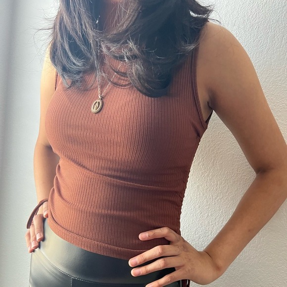 Nothing But Sexy Brown Sleeveless Ribbed Knit Women's Turtleneck NWT Size Medium - Picture 3 of 8